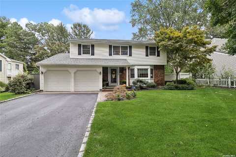 24 Lenore Place, Hauppauge, NY 11788