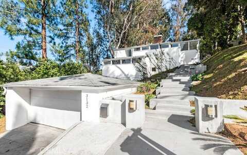 3132 Oakcrest Drive, Los Angeles, CA 90068