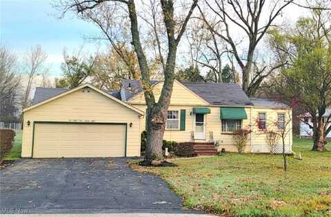 26128 Pettibone Road, Oakwood Village, OH 44146