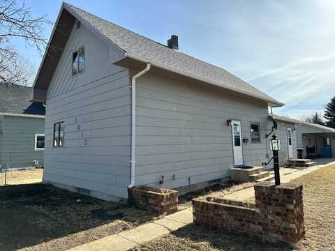 1013 Birch Ave, Harvey, ND 58341