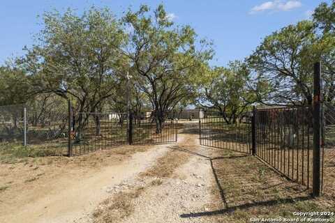 7614 FM 327, Elmendorf, TX 78112