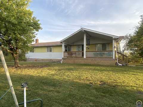 643 NE 62nd St, Topeka, KS 66617