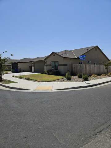 383 S Walch Street, Porterville, CA 93257