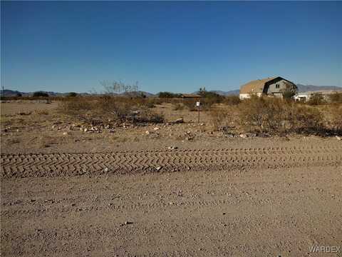 000 W Shipp Road, Golden Valley, AZ 86413