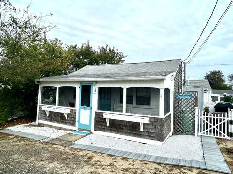 218 Old Wharf Rd, Dennis Port, MA 02639