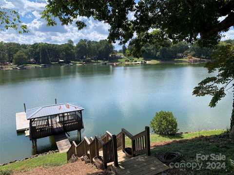 7095 Wateredge Drive, Sherrills Ford, NC 28673