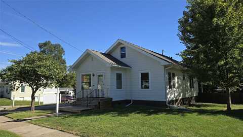 802 W 4th Street S, Newton, IA 50208