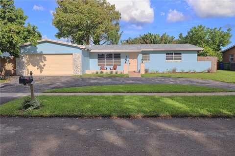 511 NW 93rd Ter, Pembroke Pines, FL 33024