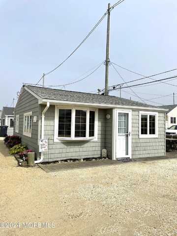 35 E Kingfisher Way, Lavallette, NJ 08735