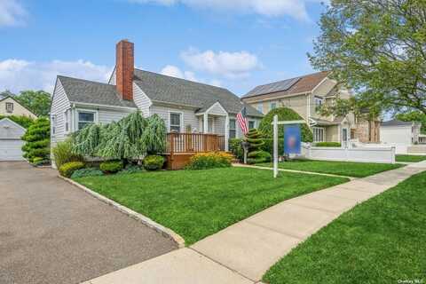 18 Elm Street, Hicksville, NY 11801