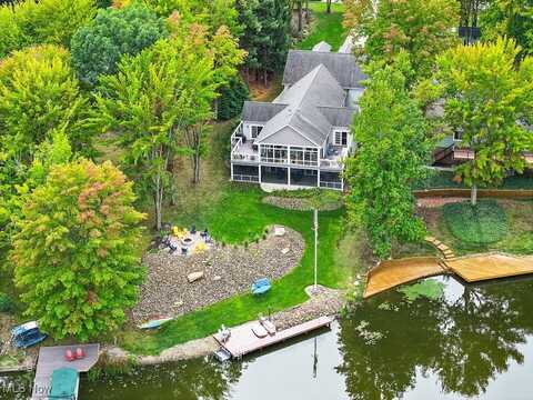 1560 Lake Crest Drive, Roaming Shores, OH 44084