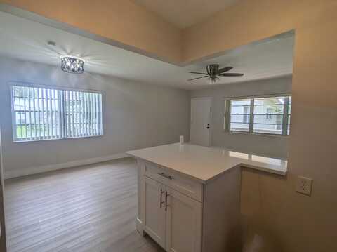 236 Coventry J, West Palm Beach, FL 33417