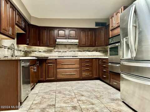 6524 E Hawk Drive, Tucson, AZ 85730