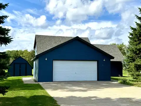 Oak, WARROAD, MN 56763