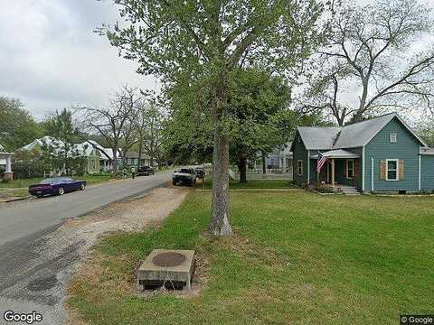 W 5Th St, Smithville, TX 78957