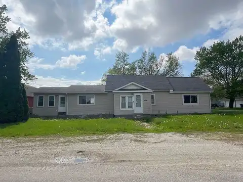 East, ELLSWORTH, IL 61737