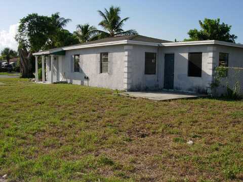 Avenue F, RIVIERA BEACH, FL 33404