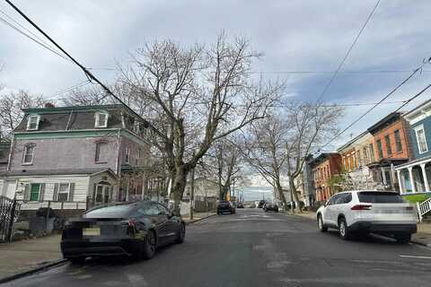 Halladay, JERSEY CITY, NJ 07304