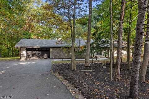 77 Green Hill Rd, Kinnelon, NJ 07405