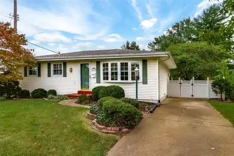 190 Cortez Dr, Florissant, MO 63031