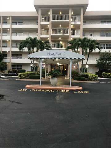 3970 Oaks Clubhouse Dr, Pompano Beach, FL 33069