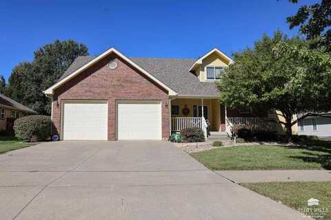 3012 Pinewood Circle, Manhattan, KS 66502