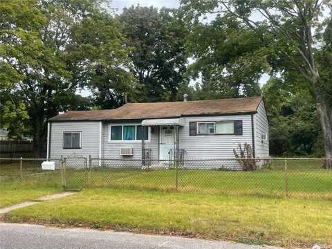 29 20th Avenue, Bay Shore, NY 11706