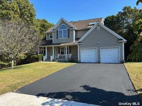 15 Oceanview Boulevard, Manorville, NY 11949