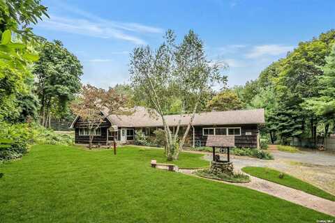 3 Gnarled Hollow Circle, Huntington, NY 11743