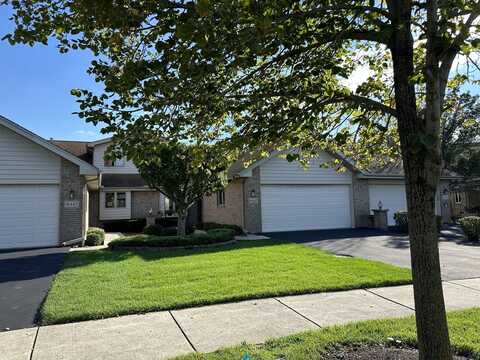 18447 Lakeview Cir East, Tinley Park, IL 60477