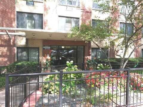 540 W Roscoe Street, Chicago, IL 60657