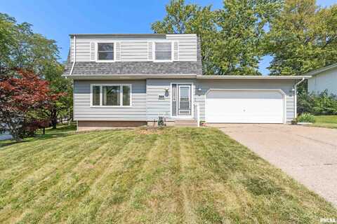 2910 CAMDEN Drive, Bettendorf, IA 52722