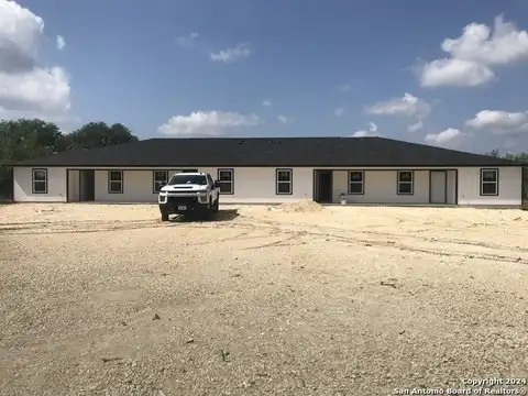 1010 CR 4516, Castroville, TX 78009