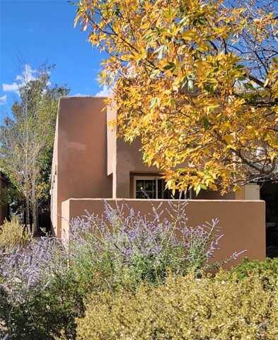 170 Carson Valley Way, Santa Fe, NM 87508