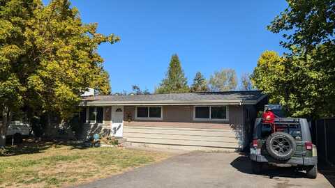 155 Glenn Way, Central Point, OR 97502