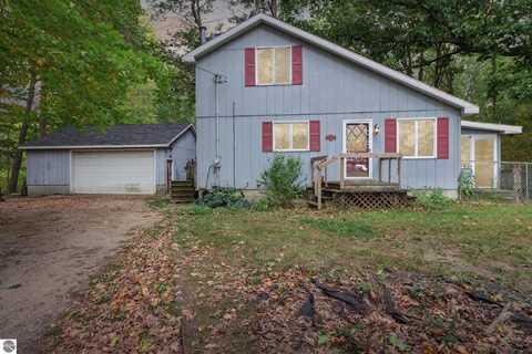 620 S Bliss Road, Sumner, MI 48889