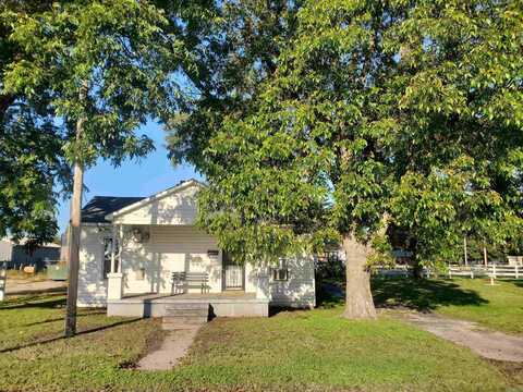 152 N Moore Avenue, Piggott, AR 72454