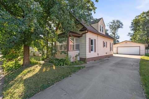 2329 Maple Street, Des Moines, IA 50317