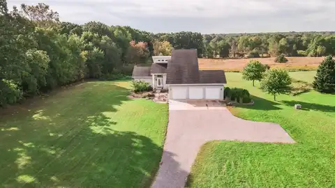 3200 Mayer Meadows Drive, Owosso, MI 48867