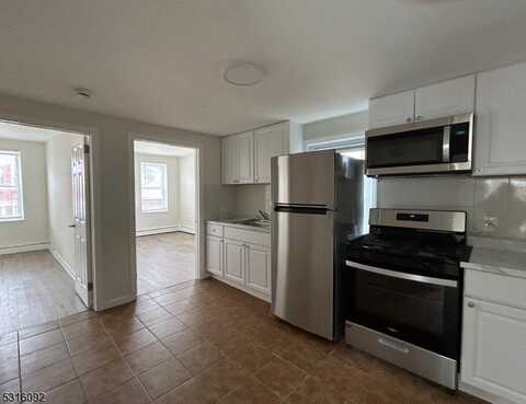 79 Pine St Apt 3, Montclair, NJ 07042