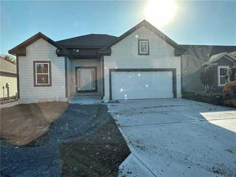 107 N Carriage Meadows Trail, Peculiar, MO 64078