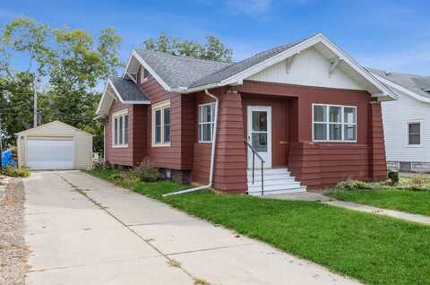 3033 E Ave NE, CedarRapids, IA 52402