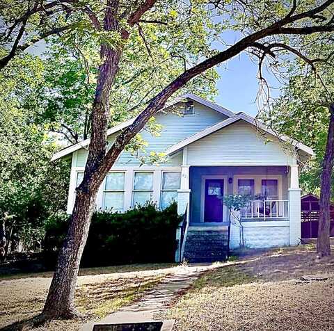 925 Wheless Ave, Kerrville, TX 78028