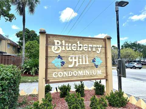 5849 Blueberry Ct, Lauderhill, FL 33313