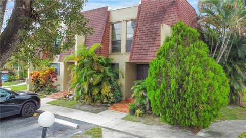 8934 Palm Tree Ln, Pembroke Pines, FL 33024