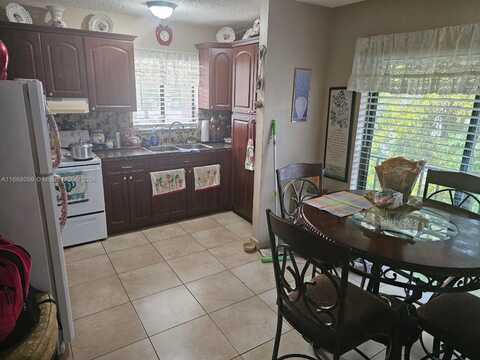 1521 W 42nd Pl, Hialeah, FL 33012