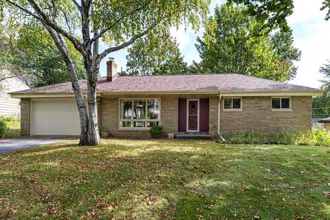 1322 N 119th St, Wauwatosa, WI 53226