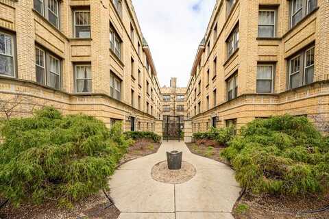 1364 W Greenleaf Avenue, Chicago, IL 60626