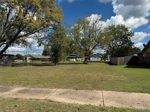 801 Osage Avenue, Okmulgee, OK 74447