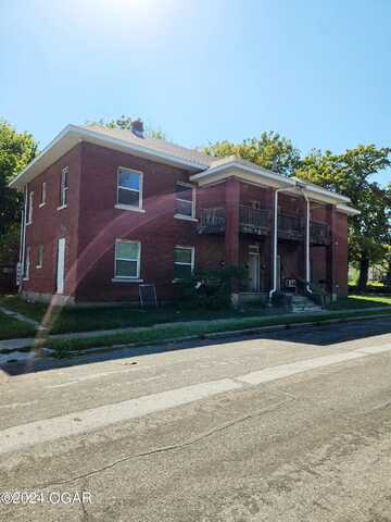 820 W 8th Street, Joplin, MO 64801